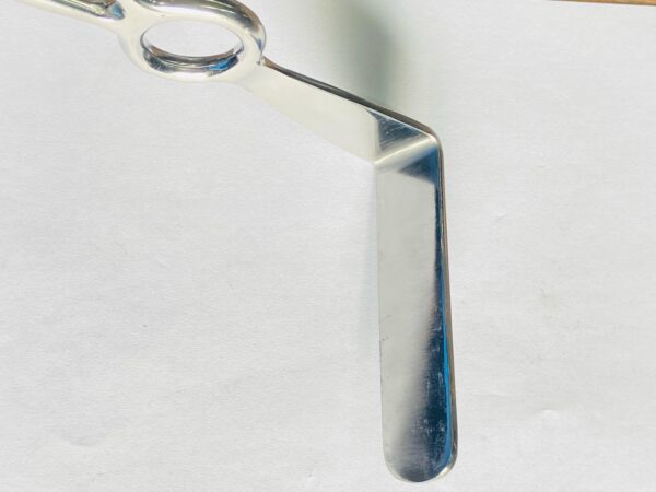 bladder retractor
